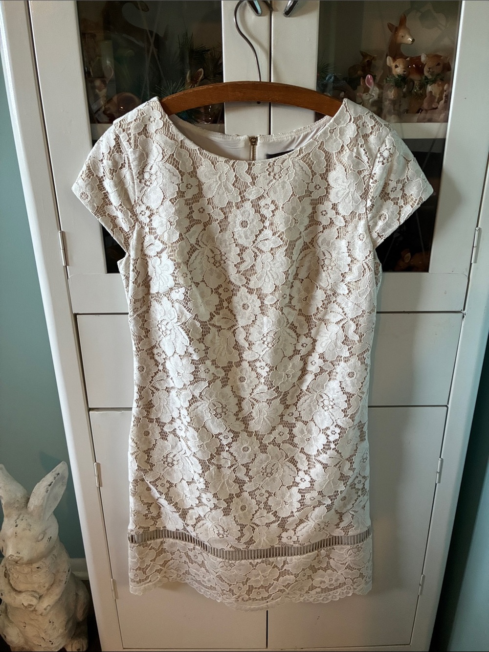 Vince Camuto sz 6 Lace Shift Dress in Cream euc